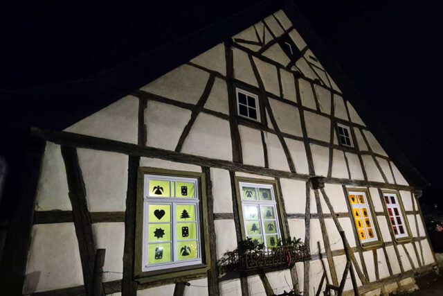 Kayher Heimatmuseum abends Das Kayher Heimatmuseum Seegersches Häusle am 22. Kayher Weihnachtsmarkt 2025