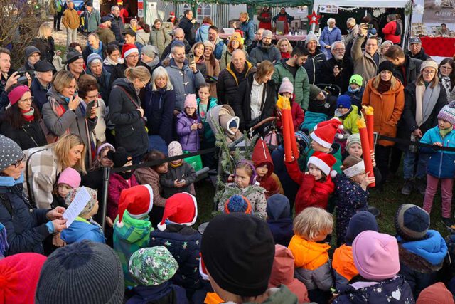 Die-Kleinen-im-Mittelpunkt Die-Kleinen-im-Mittelpunkt-auf-dem-22.Kayher-Weihnachtsmarkt
