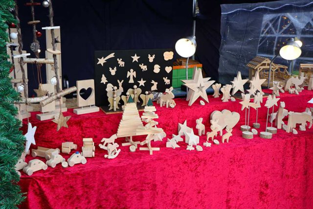 Weihnachtliche Handwerkskunst Weihnachtliche Handwerkskunst aus Holz Dekofiguren